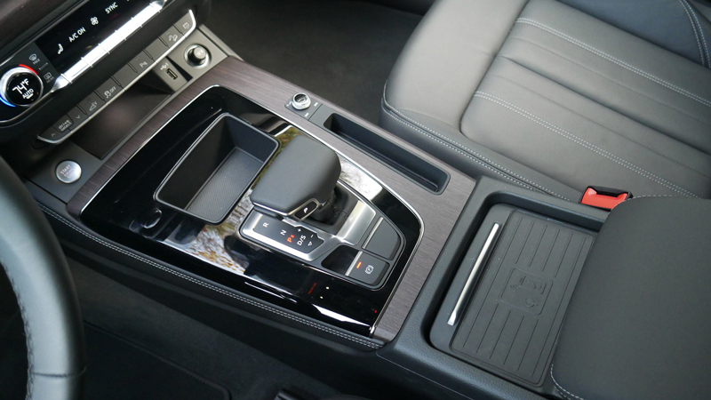 2021-Audi-Q5-center-console-800.jpg